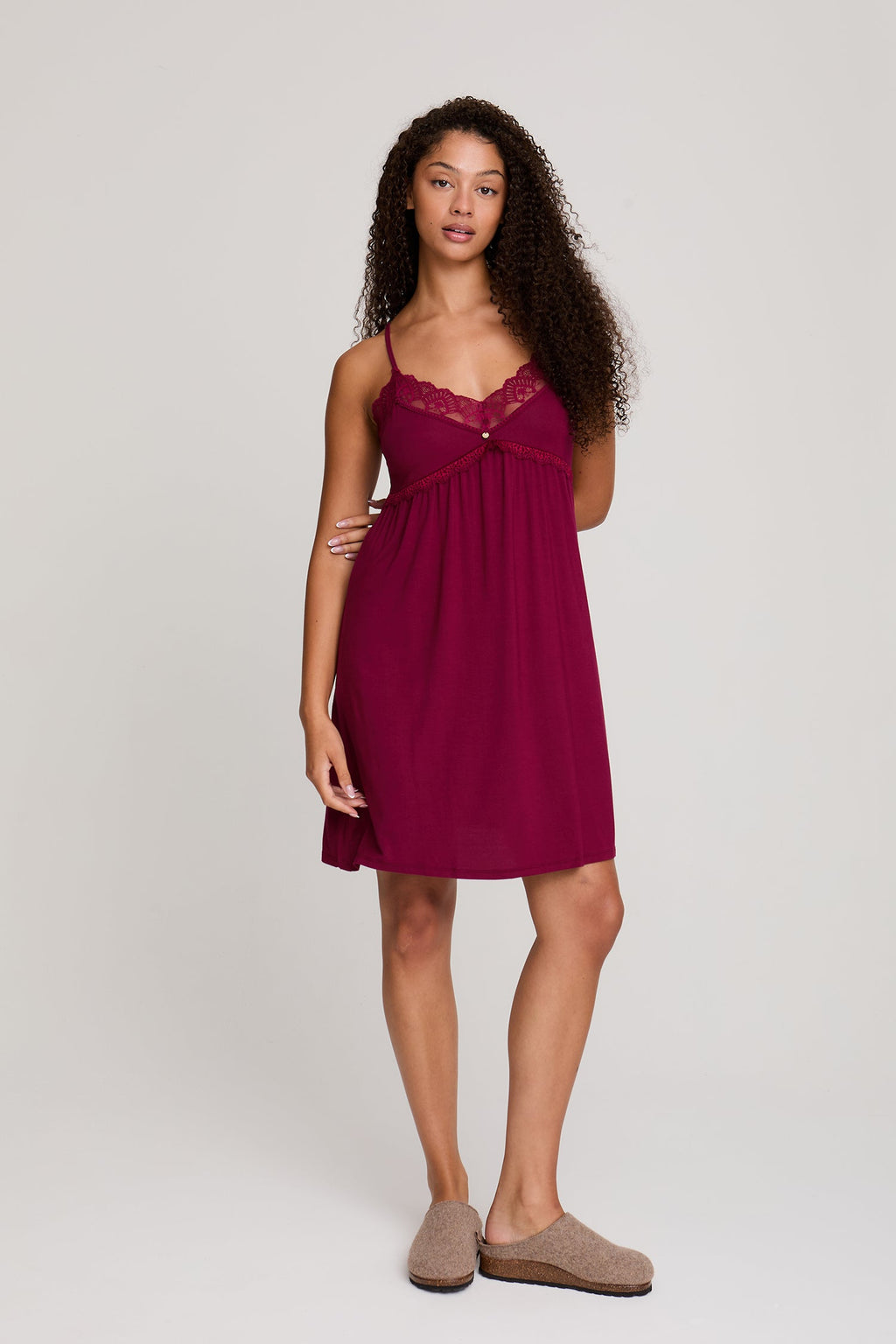 Camisón de encaje de bambú en burdeos
