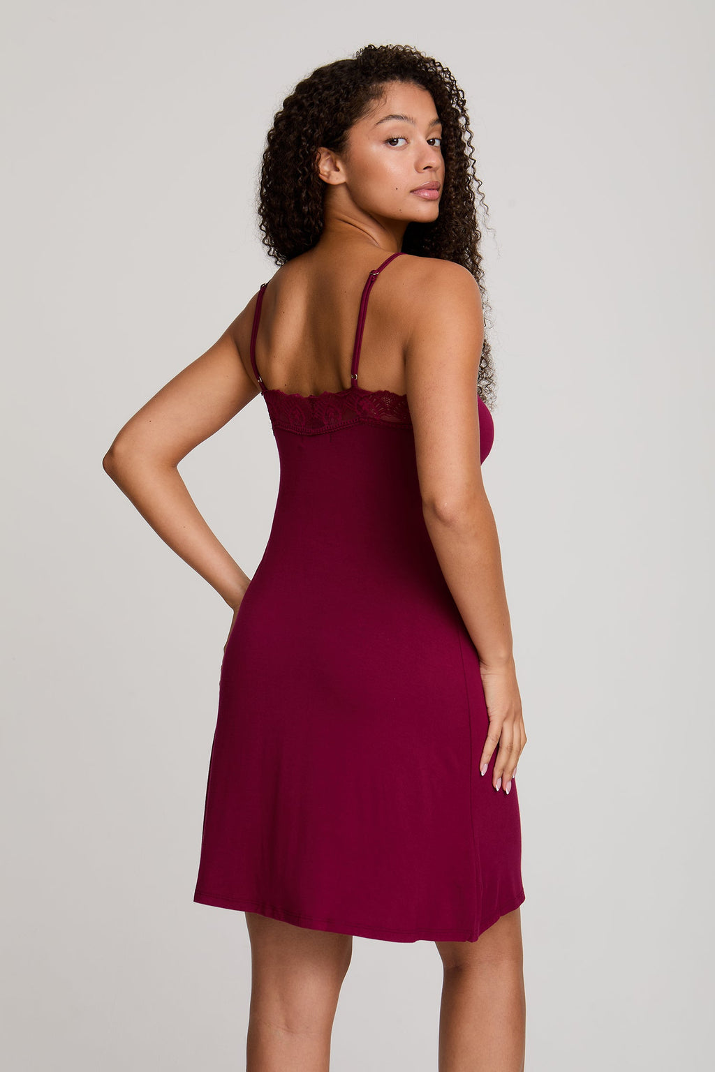 Camisón de encaje de bambú en burdeos