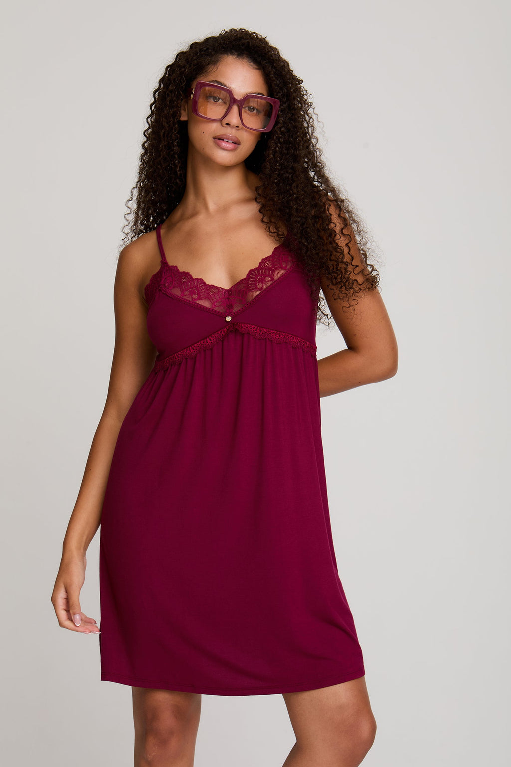Camisón de encaje de bambú en burdeos