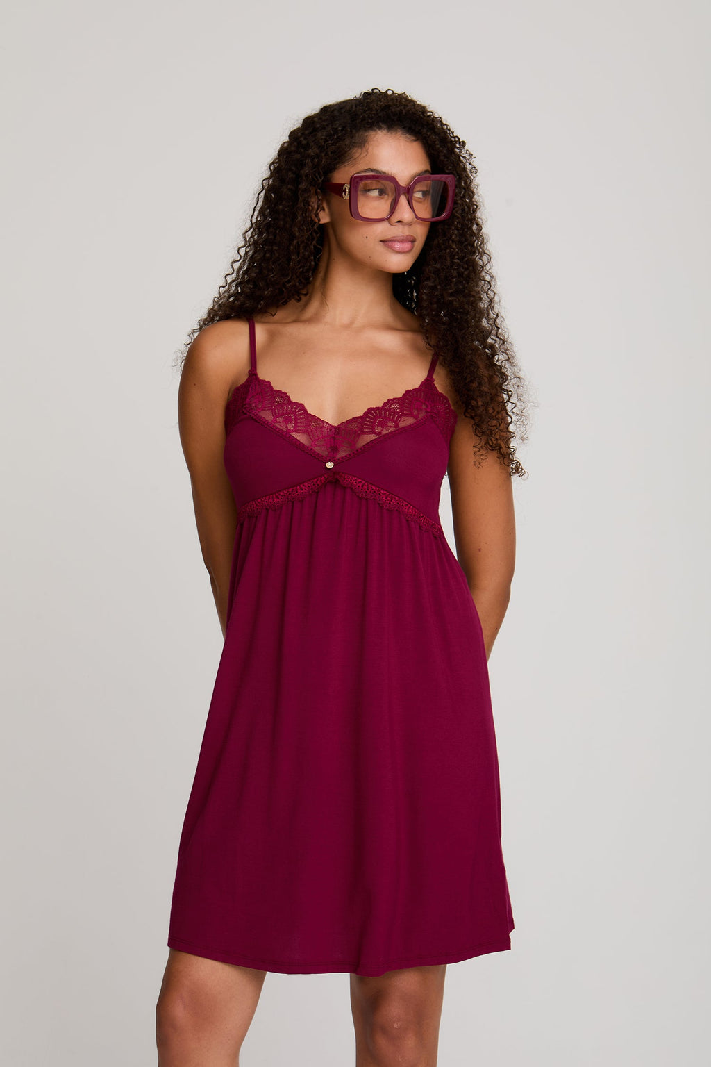 Camisón de encaje de bambú en burdeos