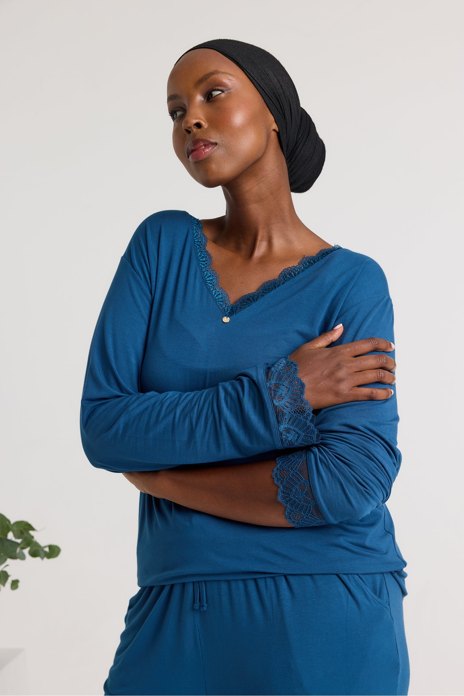 Conjunto de pijama de encaje de bambú con cuello en V en color verde azulado
