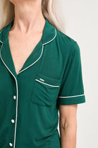 Conjunto de camisa y pantalones cortos de bambú en verde