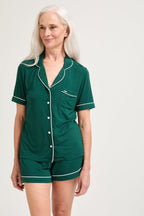 Conjunto de camisa y pantalones cortos de bambú en verde