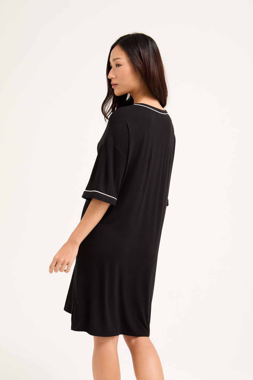 Vestido tipo camiseta de bambú clásico en negro