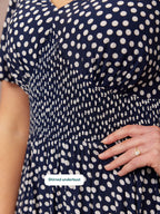 Maddie Vestido de Manga Corta - Estampado de Lunares en Azul Marino