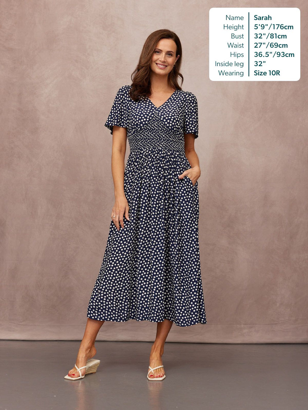 Maddie Vestido de Manga Corta - Estampado de Lunares en Azul Marino