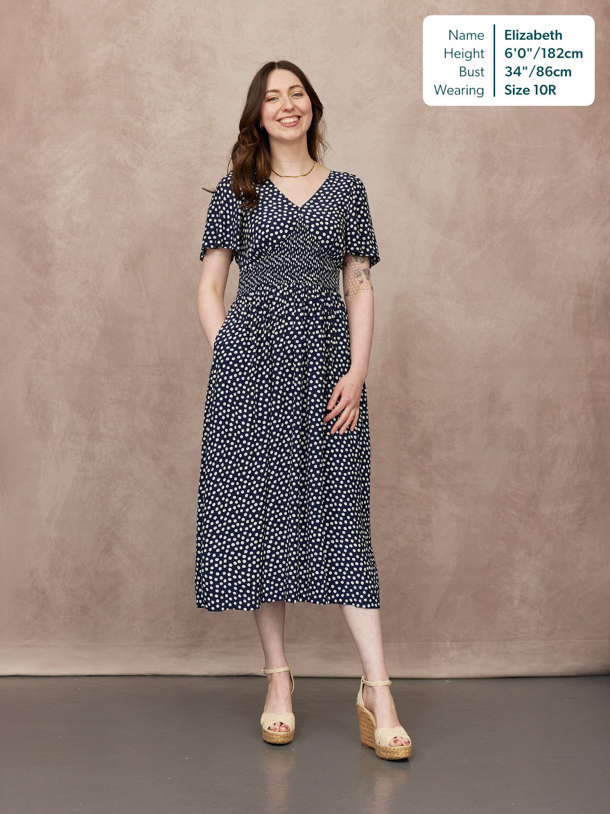 Maddie Vestido de Manga Corta - Estampado de Lunares en Azul Marino